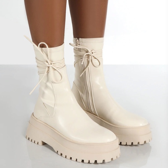 PUBLIC DESIRE - FINALE CREAM PU CHUNKY WRAP AROUND BOOTS - Picture 2 of 4